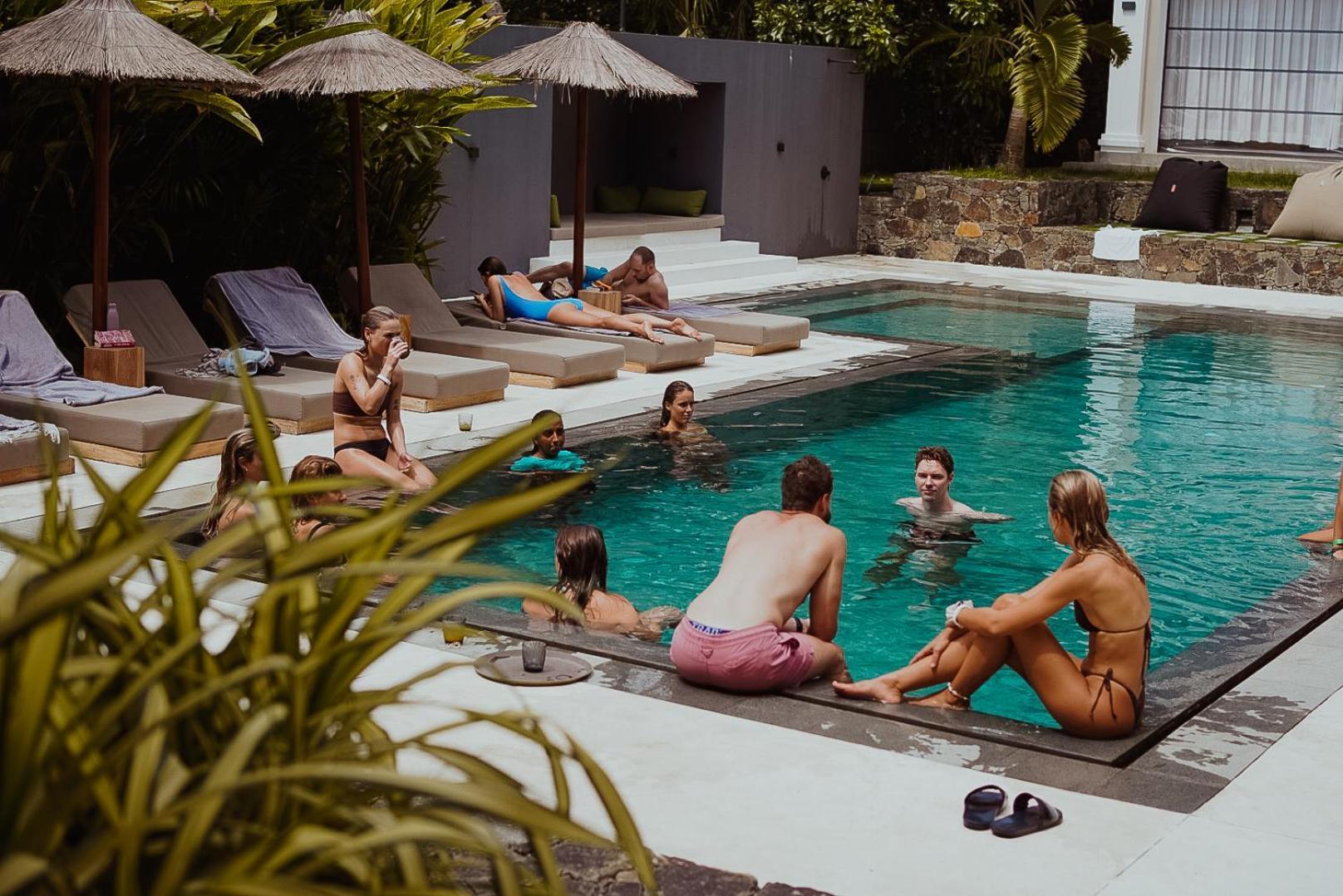 The Salty Pelican Yoga & Surf Retreat 迪克韦勒 外观 照片